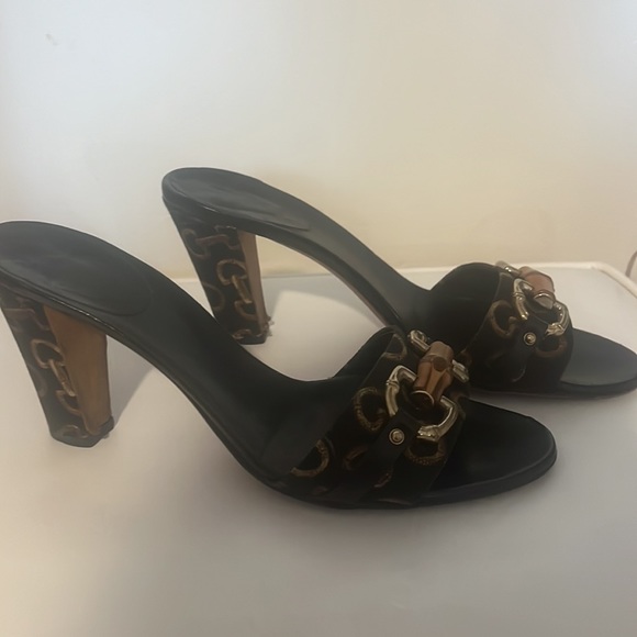 AUTHENTIC GUCCI Horse-Bit slides Black w/horsebit print canvas 8.5 Women Pump - Picture 2 of 4